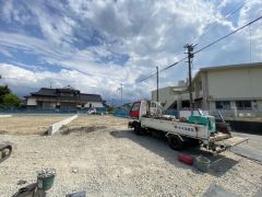 駐車スペースはゆとりある3台分を確保。マイカー用に、お客さま用に、余裕を持ってご利用いただけます^^
