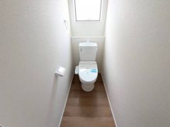 小窓付きで換気する時に便利です＾＾