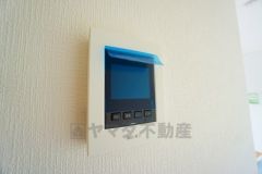 防犯性、セキュリティ対策に安心できるテレビモニター付きインターフォンです。セールスマン対策にもなり安心できます。