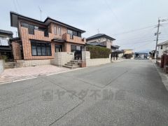 前面道路は6.6ｍなので余裕を持って駐車出来ます＾＾ 交通量も少ないため小さなお子様がいるご家庭でも安心です＾＾西鉄バス「星ヶ丘第一」停まで徒歩1分＾＾コンビニまで徒歩10分。