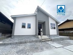 平屋・敷地面積広々80坪・並列駐車4台・南庭。ウォークインクローゼット・パントリー・リビング収納・廊下収納付き＾＾