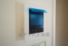 防犯性、セキュリティ対策に安心できるテレビモニター付きインターフォンです。セールスマン対策にもなり安心できます。