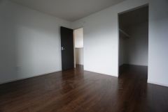 2面採光を確保した明るい室内は、風通しも良く、大変居心地の良い空間となっております。爽やかな風を感じて起きる朝は、快適生活の始まりに。