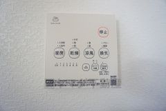 雨の日の洗濯も安心できる浴室暖房乾燥機付き浴室。