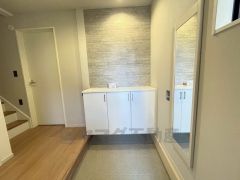 たっぷり収納できるシューズボックスです。家族全員の靴がきれいに整頓できます。