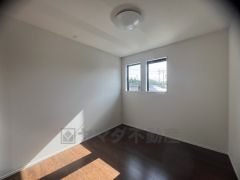 温かい光の差し込むゆとりのある居室をぜひ現地にてご確認くださいませ。