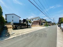 大型車の通行が少なく、騒音や振動が少ないので静かで快適な生活を送れます。