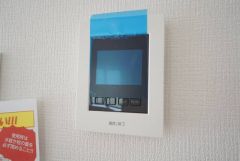 防犯性、セキュリティ対策に安心できるテレビモニター付きインターフォンです。セールスマン対策にもなり安心できます。