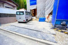新生活におススメな物件をご紹介させていただきます＾＾道幅が広く、車通勤の方や買い物などでの車の出し入れも楽々できて嬉しいですね。
