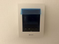 防犯性、セキュリティ対策に安心できるテレビモニター付きインターフォンです。セールスマン対策にもなり安心できます。