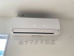 嬉しいエアコン付き。