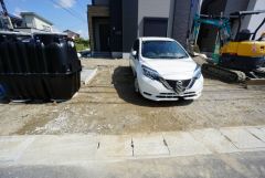 駐車スペースはゆとりある3台分を確保。マイカー用に、お客さま用に、余裕を持ってご利用いただけます^^