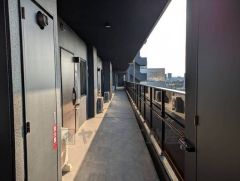 お洗濯物を干すスペースとしても十分な広さがあります。  お天気の良い日はお洗濯物がよく乾きそうな日当たり良好のバルコニー＾＾