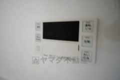 オートバス。 湯量・湯温の設定、そして保温までワンタッチのフルオートバス。便利な追い炊き機能付きです。