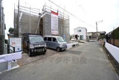 前面道路は車の通り抜けができないので、小さな子供も安心して遊ばせることができます＾＾