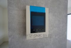 防犯性、セキュリティ対策に安心できるテレビモニター付きインターフォンです。セールスマン対策にもなり安心できます。