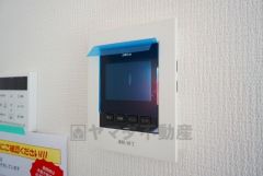防犯性もばっちり、TVモニター付きインターフォン完備。大きなモニターで玄関先を確認できます。録画機能が付いているので不在時の訪問者も確認できて安心です^^