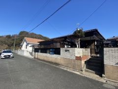 前面道路は公道西側約6ｍ。幅広いため、車の離合や駐車がスムーズです＾＾