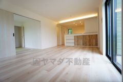 家族が集まる開放的なリビング。約18.62帖の大空間で毎日のお食事が楽しみです＾＾思い思いの時間を過ごしたり、家族みんなで食事をしたり、素敵な団らんの場になりますね。