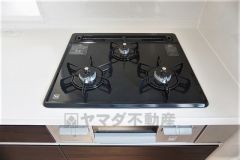 同仕様写真。3口コンロなので、効率よくお料理が楽しめます。毎日のお料理も楽しくなりますね＾＾