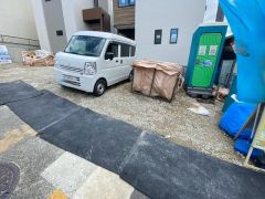 駐車スペースはゆとりある2台分を確保。マイカー用に、お客さま用に、余裕を持ってご利用いただけます^^