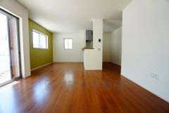 同仕様写真。夏は強い日差しをカット、冬は暖かな遮熱高断熱型Low-Eガラスを採用。夏の強い日差しを約60%カットし、冷房効果を高めます。紫外線もカットするため紫外線による日焼けも抑制。