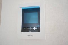 防犯性、セキュリティ対策に安心できるテレビモニター付きインターフォンです。セールスマン対策にもなり安心できます。