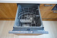 家事の時間が短縮できる食器洗浄乾燥機付。後片付けもラクラクです。