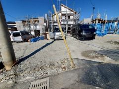 駐車スペースはゆとりある6台分を確保。マイカー用に、お客さま用に、余裕を持ってご利用いただけます。