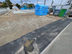 駐車スペースはゆとりある3台分を確保。マイカー用に、お客さま用に、余裕を持ってご利用いただけます。