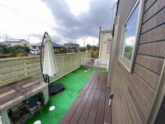 お庭には水道も完備してあるので、小さなお子様用のプールなど、大活躍すること間違いなし。ペットを飼われているご家族様にもオススメです＾＾