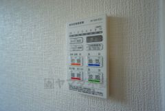浴室暖房乾燥機には、暖房、乾燥、涼風、換気の4つの機能が付いています。タイマー付きです。