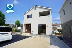 敷地面積広々108.27坪＾＾角地で陽当たり、風通し良好。 スーパー・ドラッグストア徒歩5分圏内。コンビニ徒歩15分。周辺環境充実。