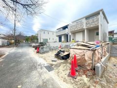 前面道路は、公道南東側約7ｍ。幅広く車の離合もスムーズです＾＾安全性、機能性に優れたオール電化で快適な新生活＾＾