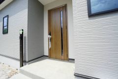 浴室暖房乾燥機には、暖房、乾燥、涼風、換気の4つの機能が付いています。タイマー付きです。