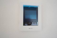 防犯性、セキュリティ対策に安心できるテレビモニター付きインターフォンです。セールスマン対策にもなり安心できます。