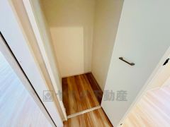 日用品や趣味の道具などの収納に便利です。 各居室に入りきれなかった荷物などに便利です。