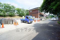 前面道路は約6ｍと駐車や離合がスムーズに出来ます＾＾