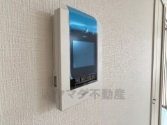 防犯性、セキュリティ対策に安心できるテレビモニター付きインターフォンです。セールスマン対策にもなり安心できます。