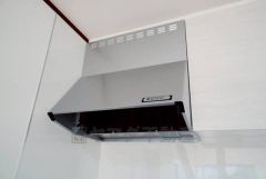 調理により発生する油煙や臭いを吸い込み、屋外へ排気してくれます。