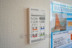 浴室暖房乾燥機には、暖房、乾燥、涼風、換気の4つの機能が付いています。タイマー付きです。