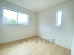 温かい光の差し込むゆとりのある居室をぜひ現地にてご確認くださいませ。子供部屋におススメ＾＾