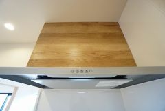 調理により発生する油煙や臭いを吸い込み、屋外へ排気してくれます。