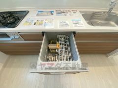 家事の時間が短縮できる食器洗浄乾燥機付。後片付けもラクラクです。