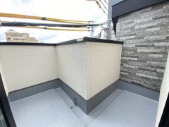 広々としたバルコニー。 天気のいい日にはお布団もまとめて干せそうですね＾＾ 陽当たり、風通し良好です＾＾
