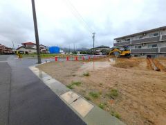 駐車スペースはゆとりある3台分を確保。マイカー用に、お客さま用に、余裕を持ってご利用いただけます。