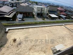 駐車スペースとは別にお庭もついております。広さも十分あるので、ガーデニングやBBQなど楽しみの増えるお庭です＾＾