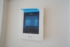 防犯性、セキュリティ対策に安心できるテレビモニター付きインターフォンです。セールスマン対策にもなり安心できます。