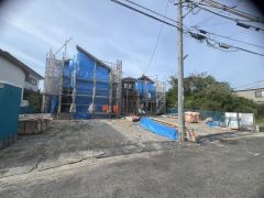 駐車スペースはゆとりある3台分を確保。マイカー用に、お客さま用に、余裕を持ってご利用いただけます。