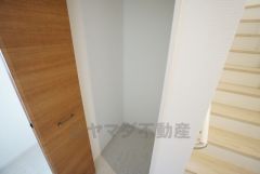 同仕様写真。パントリー。食器やキッチン用品、食料品の保存に便利です＾＾